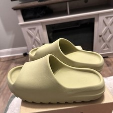yeezy sides yellow size 9