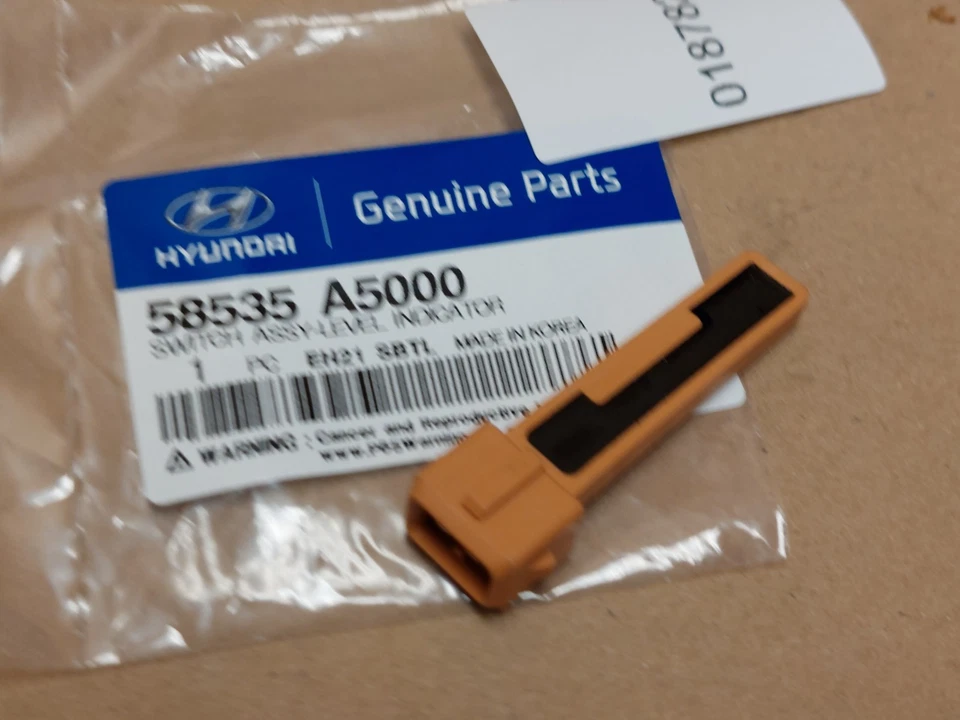 Interruptor sensor indicador nivel líquido frenos Hyundai Kona 17-23 58535A5000 genuino Foto 3 de 4