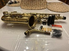 Trevor James"The Horn" alto sax plays great, very nice case. No dents REDUCED