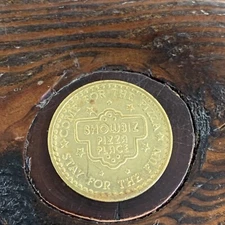 Vintage Showbiz Pizza Metal Gold Colored Play Coin Play Value Token Rare
