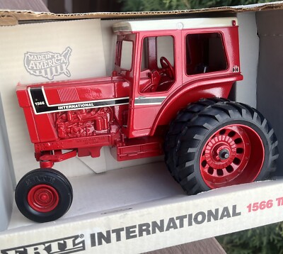 Ertl International IH 1566 Black Stripe Tractor Special Edition 1