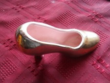 Bella scarpa in porcellana con tacco alto oro e rosa