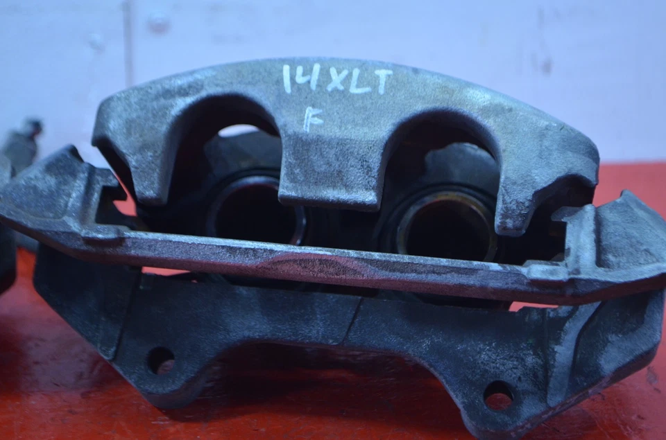 11-19 FORD EXPLORER FWD CONJUNTO DE PINÇA DE FREIO DIANTEIRA ESQUERDA/DIREITA FABRICANTE DE EQUIPAMENTO ORIGINAL - Imagem 2 de 4