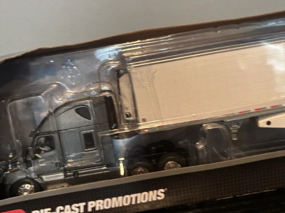 DCP by First Gear 1:64 Classic Carriers Freightliner Tractor /Trailer HTF - Image 4 of 4