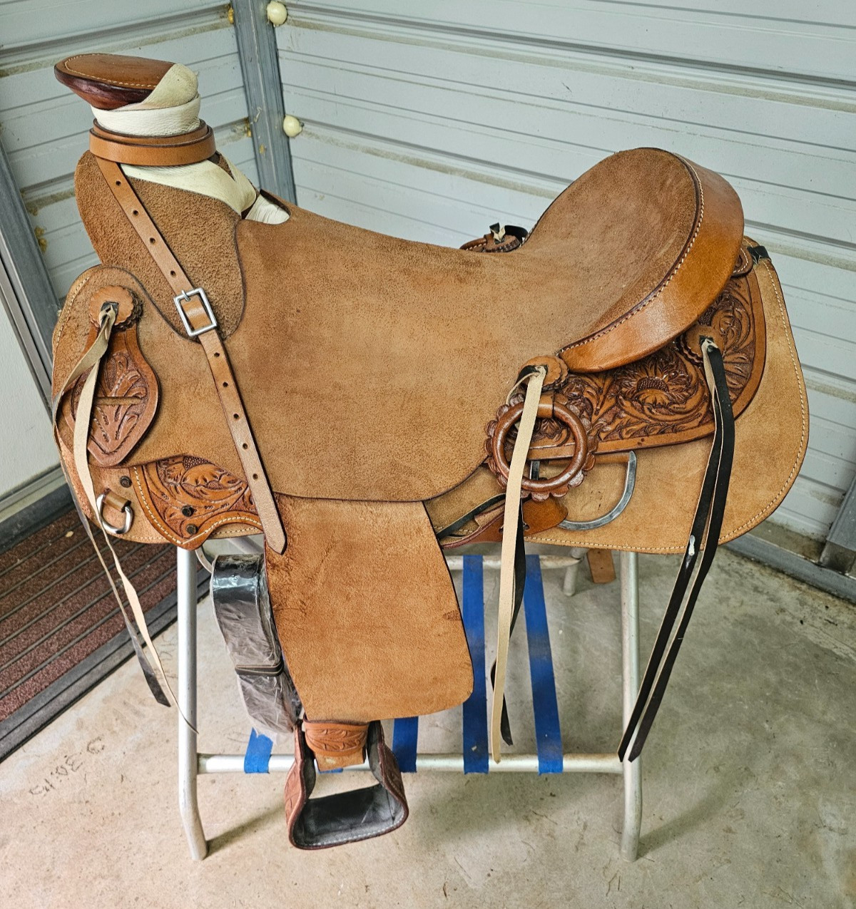 New 18" Wade Tree Roping Saddle with Roughout leather & Bridle/Breast Collar set