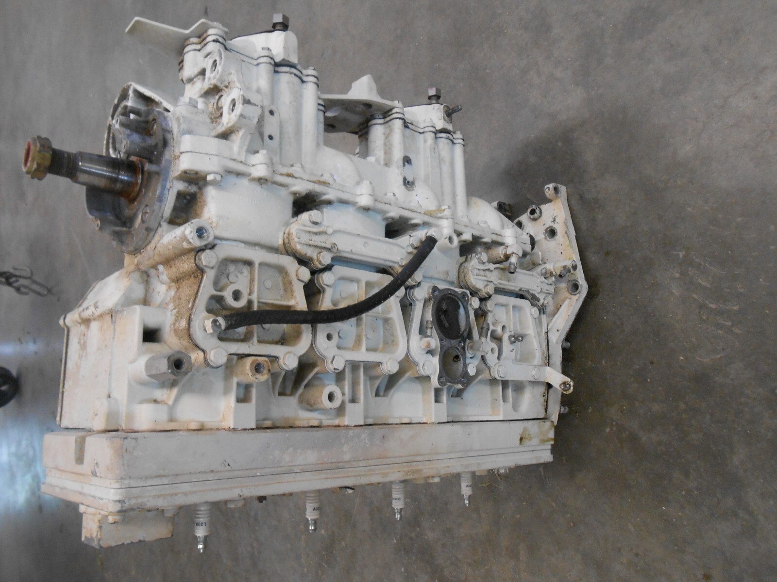 FA5533010 Chrysler 1982 115hp 1158H2E Outboard Powerhead 150PSI LOCAL PICKUP (E3