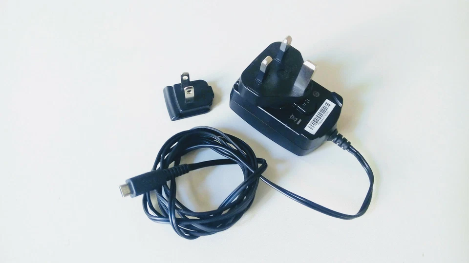 Cargador de teléfono Blackberry Reino Unido 3 clavijas PSM04R-050CHW1 cable adaptador de corriente #56 Foto 2 de 4