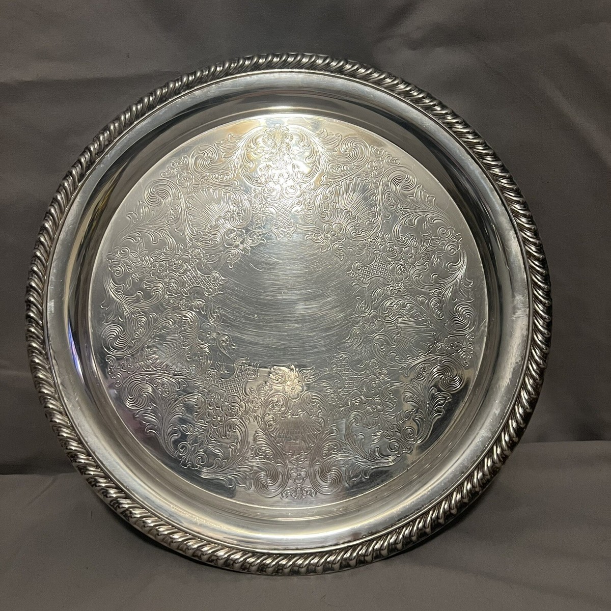ヴィンテージ　シルバートレイ　WM ROGERS＆SON　38cm Vtg Wm Rogers & Son Silver Plate 10.5”Round Serving Tray Braided
