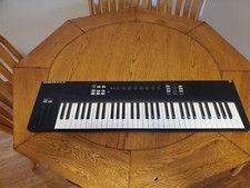 Native Instruments Komplete S61 Mk1 Keyboard