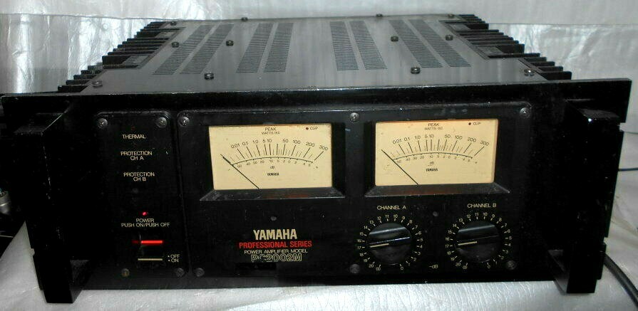 Yamaha PC2002M Professional Series Power Amplifier For Parts Yamaha PC2002M Professional Series Power Amplifier For Parts