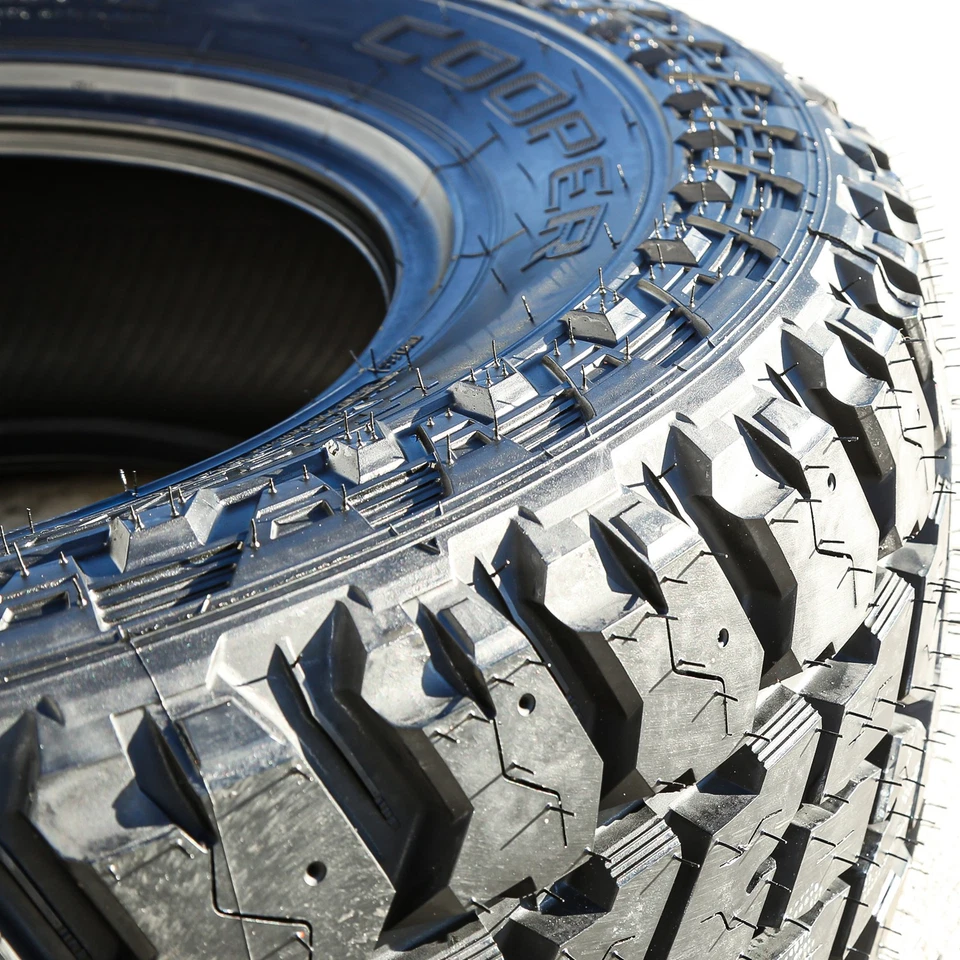 Tire Cooper Discoverer S/T Maxx LT 285/65R18 Load E 10 Ply AT A/T Foto 2 de 4