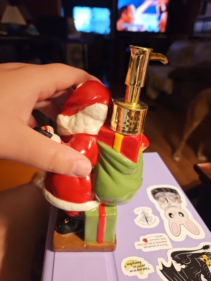 Dispensador de jabón Croscill Winter Santa's Workshop Foto 3 de 4