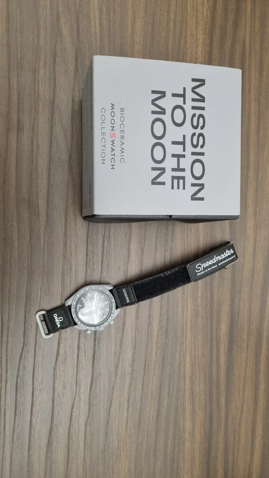 Omega MoonSwatch Mission to the Moon, foto 2 di 5