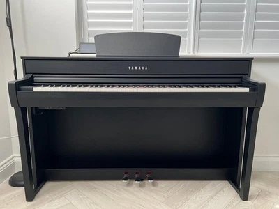 Yamaha Clavinova CLP-735