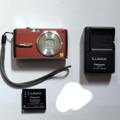Panasonic　LUMIX DMC-FX07 レッド Excellent] Panasonic LUMIX DMC-FX07 7.2MP Red Compact Digital
