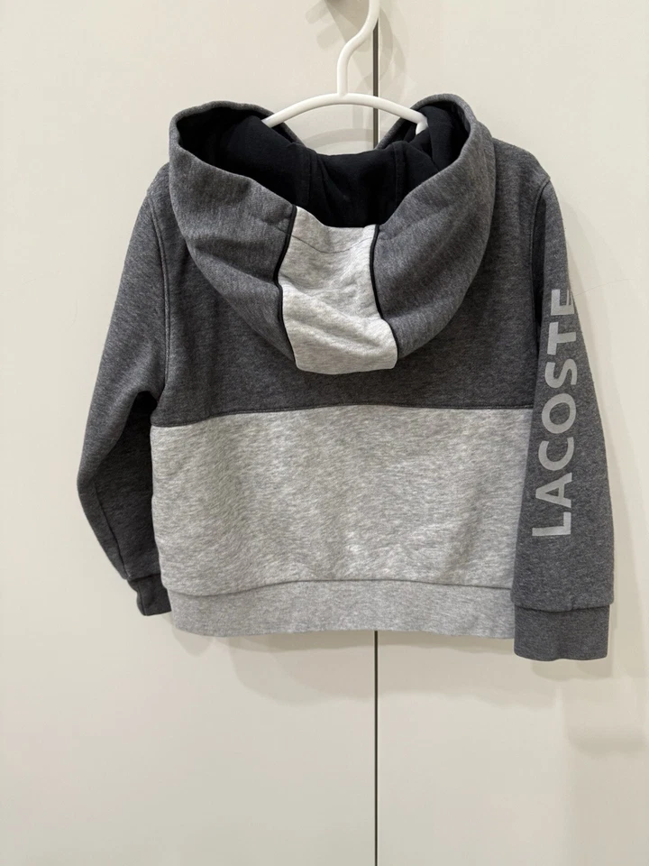 Sudadera con capucha Lacoste para niños talla 4 Foto 2 de 3