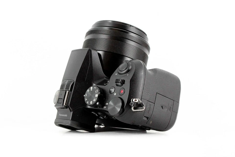 Panasonic Lumix DMC-FZ2000, photo 3 of 4
