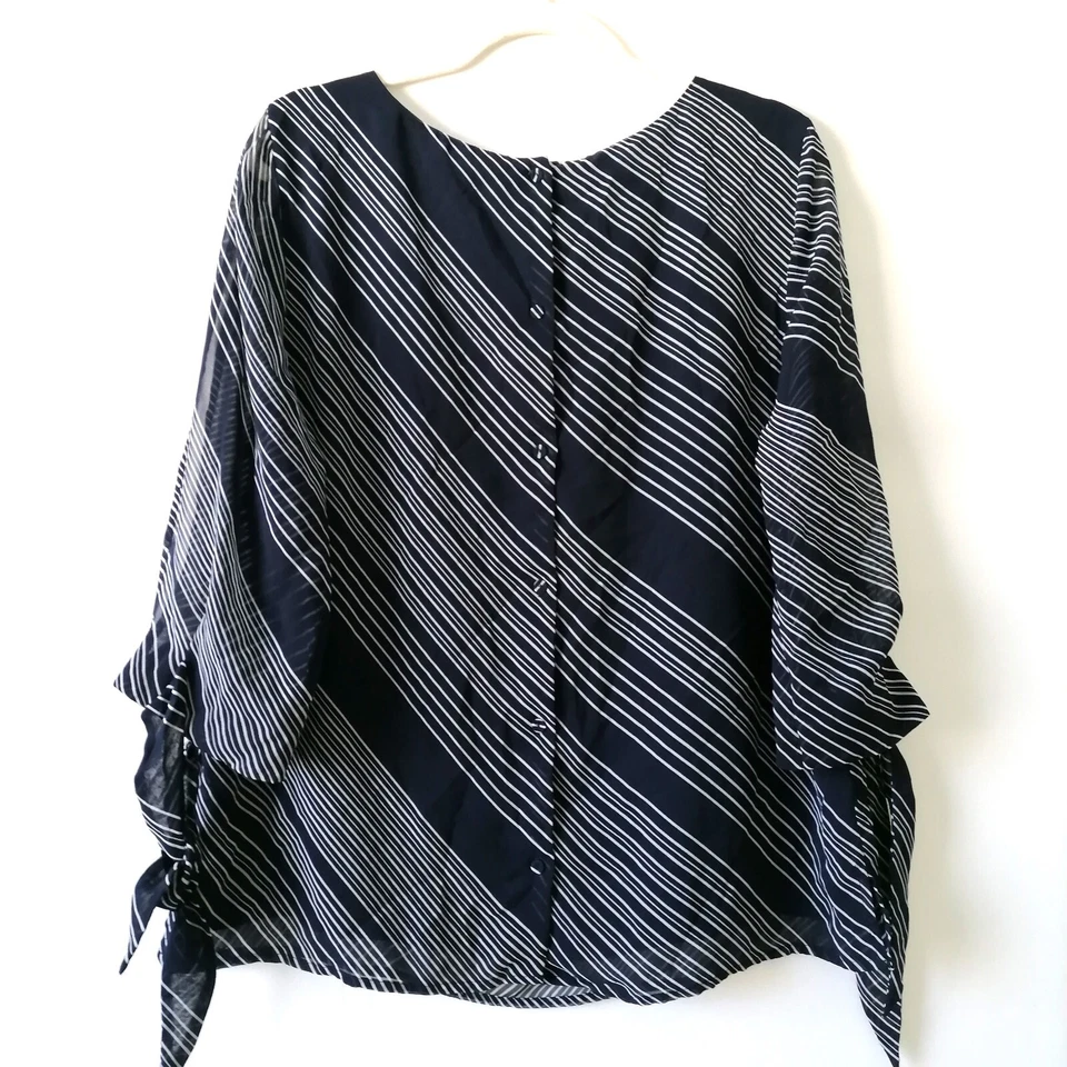 Blusa listrada feminina azul céu pálido manga 3/4 gola redonda tamanho G - Imagem 4 de 4