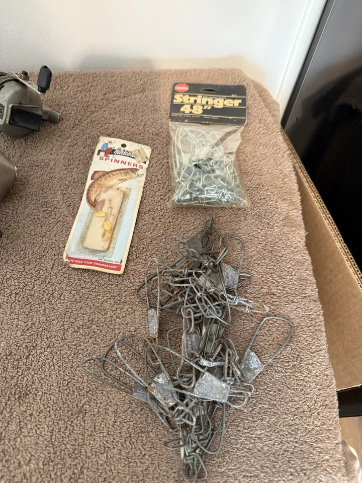 lot of 17  fishing reels 33 and 202 parts only [read] - Image 4 of 4