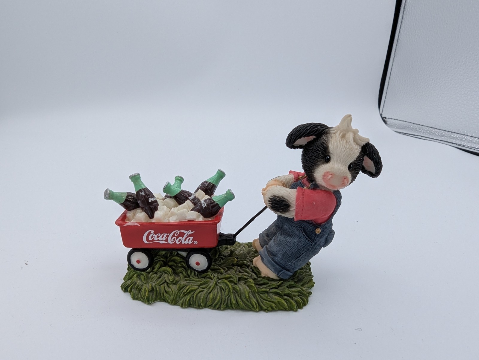 Mary's Moo Moos Coca-Cola Loads of Refreshment Figurine 827118