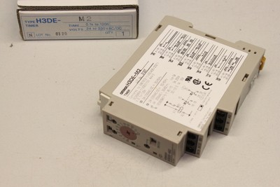 OMRON H3DE-M2 0,1s to 120h Relais Multifunktion Zeitrelais Timer H3DEM2 OVP