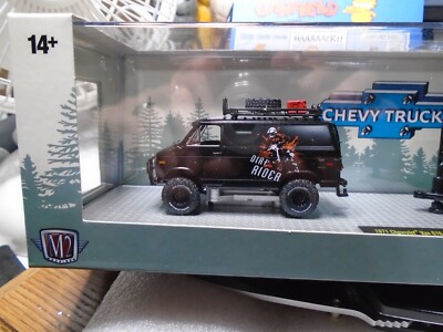 M2 Machines 1971 Chevrolet Van G10 4X4 & 1976 Scottdale