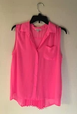 AMERICAN EAGLE OUTFITTERS SLEEVELESS BUTTON DOWN HOT PINK BLOUSE SIZE M
