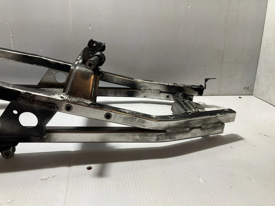 2000 Honda Cbr929rr Subframe (OEM) Foto 3 de 4