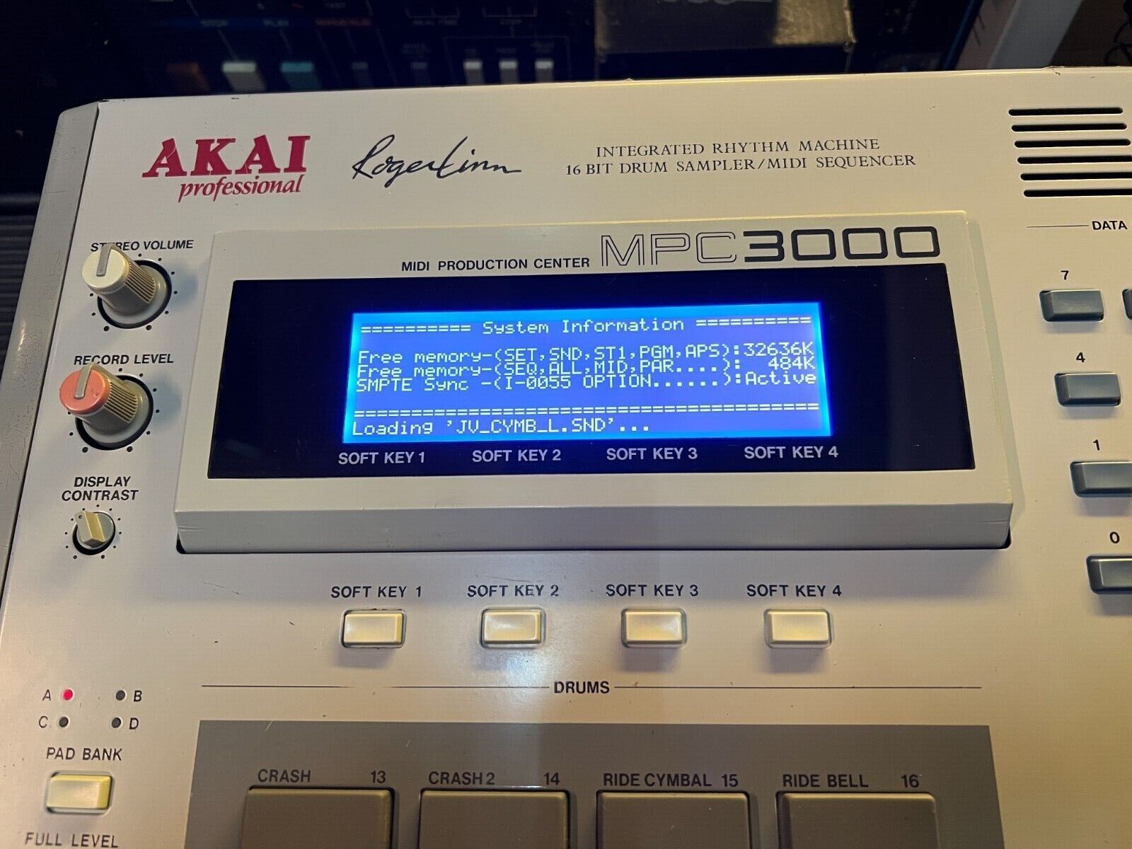 AKAI MPC 3000 32 meg drum sampler Blue LCD , v 3.50 /VGA Card 