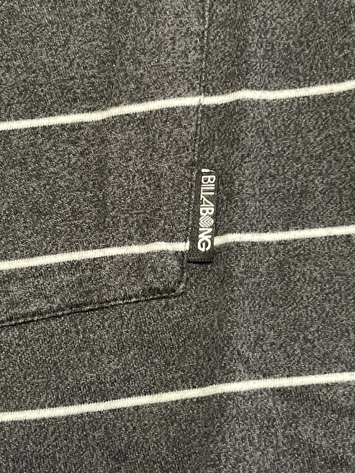 Camisa Billabong, Para Mujer Talla Mediana, Blanco Gris, Rayas, Manga Corta Foto 3 de 4