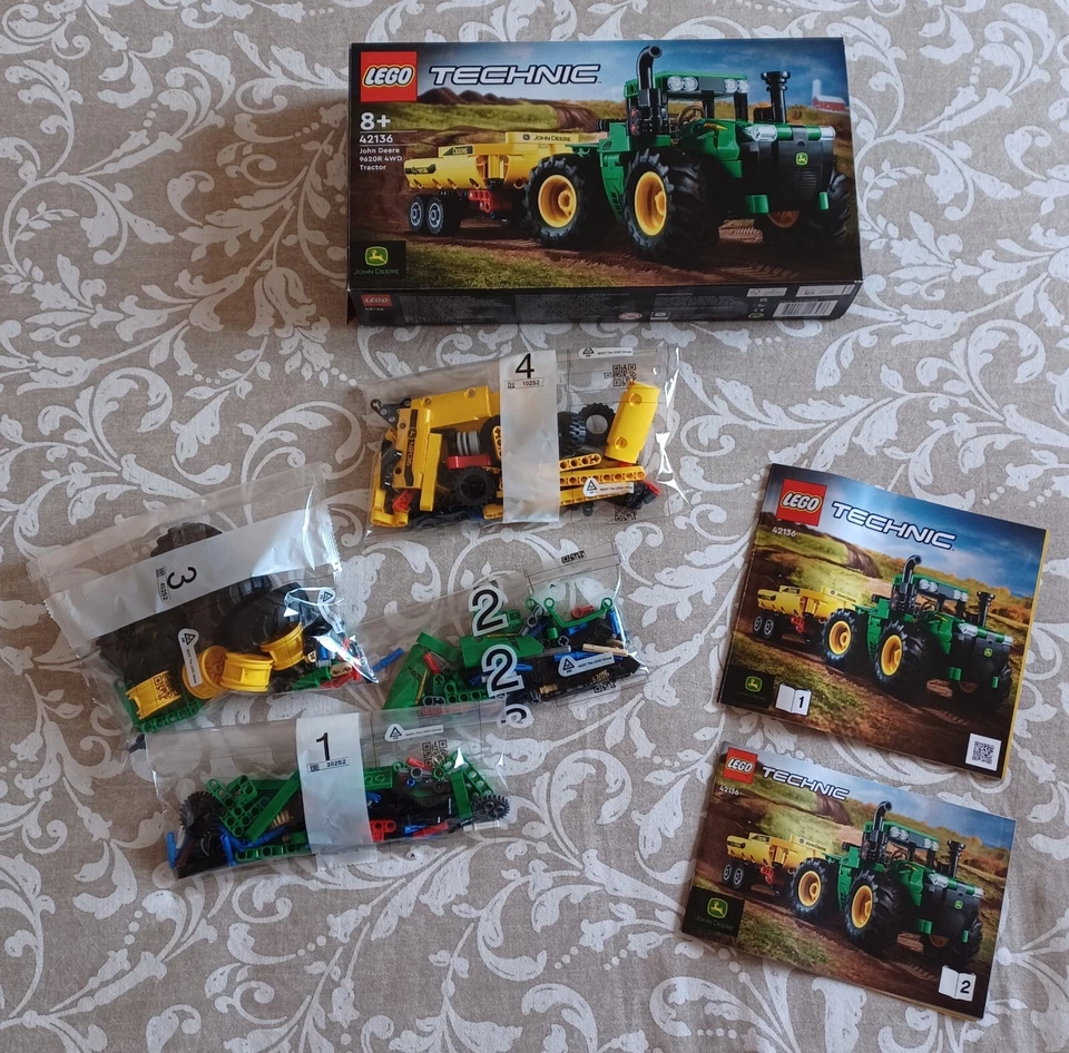 LEGO Technic 42136 John Deere 9620R 4WD Tractor, foto 1 di 3