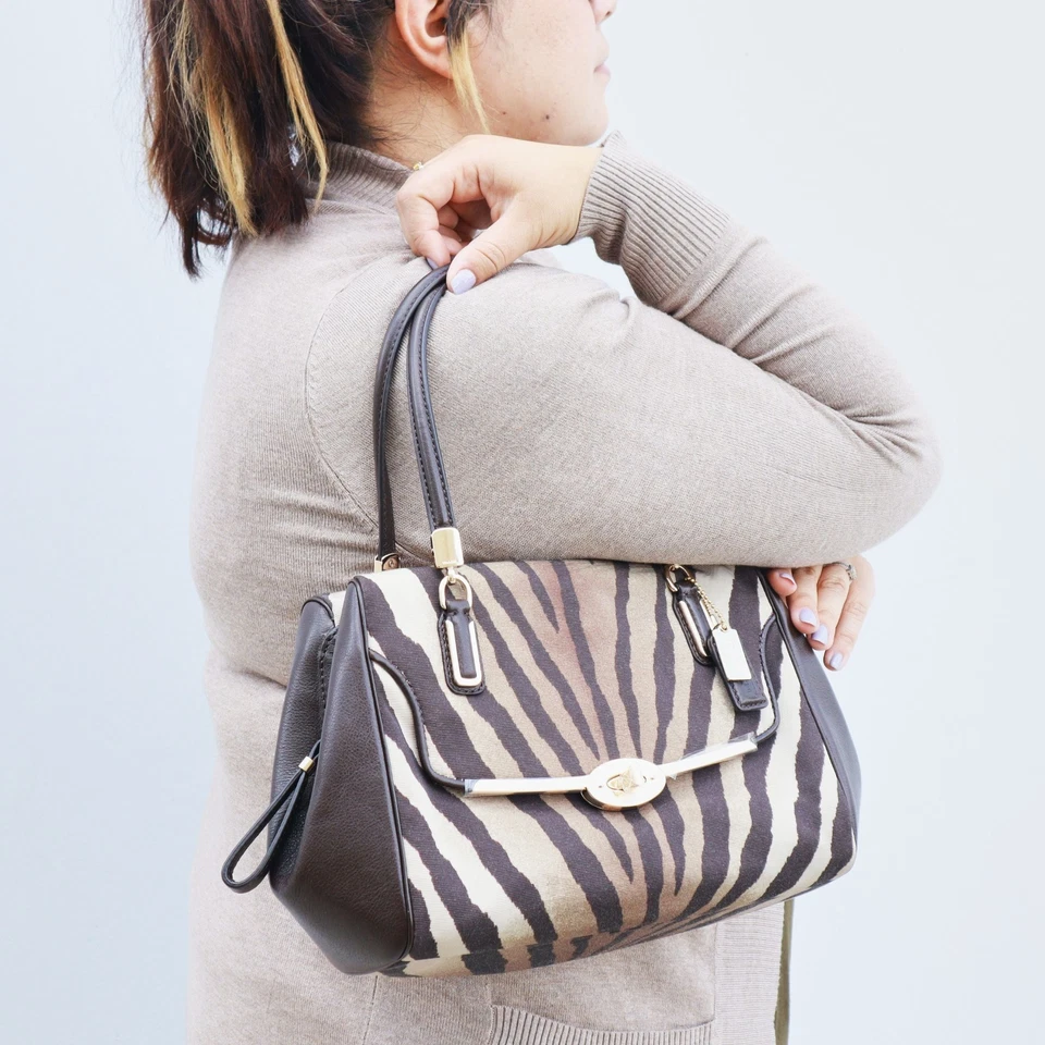 Cartera bidireccional Coach con estampado animal cebra nueva con etiquetas en marrón ¡ELEGANTE!!