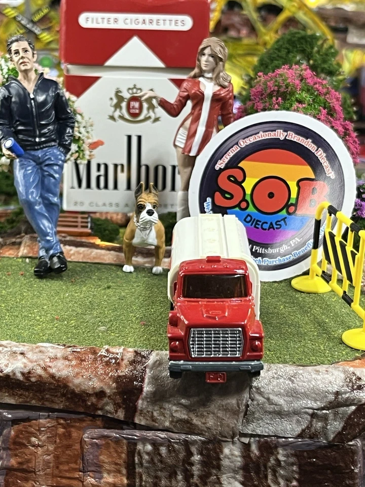 Camión de Combustible Tomica Ford Esso Nº F62 1:96 Rojo Diecast USADO EXCELENTE ESTADO Foto 3 de 4