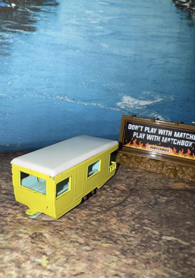 Спичечный коробок Lesney сделано в Англии #23 лагерь трейлер караван с задней патио желтый DC - Изображение 2 из 4
