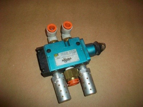 MAC Valves 180001-112-0111 3-Way Air Valve Roller Cam USED