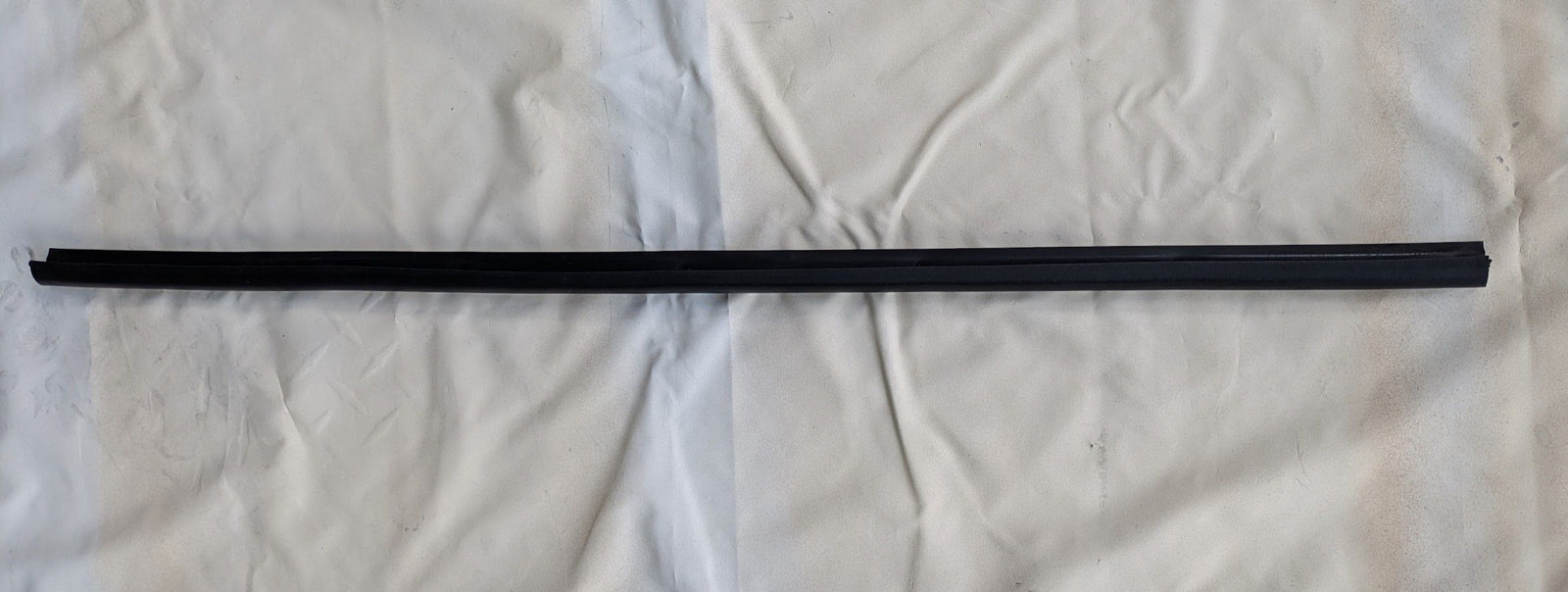 FERRARI 360 430 LOWER DOOR SEAL 64855600