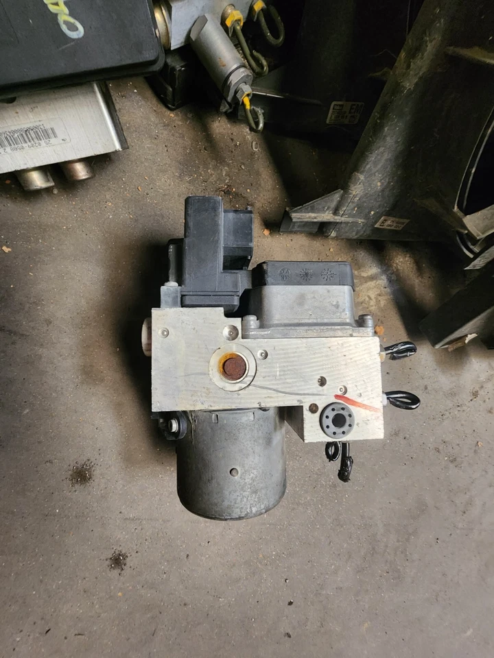 2005 2006 2007 2008 LINCOLN TOWN CAR ABS PUMP ABS MODULE 6W13-2C353A - Image 2 of 3