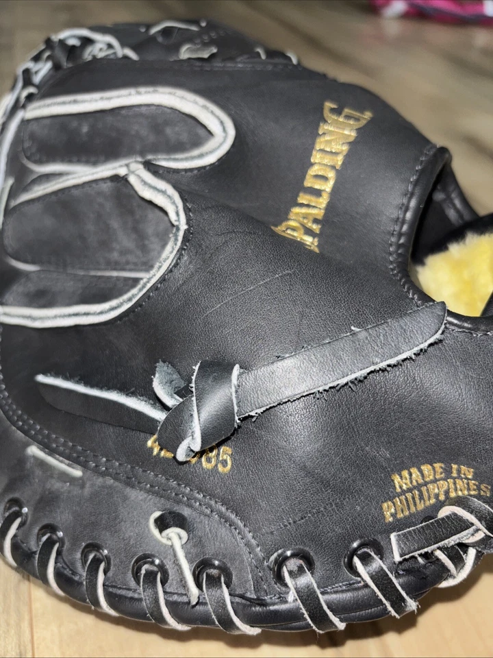 Spalding Leather Yogi Berra Autographed Stadium Series Catchers Mitt 42-085 NEW - Image 2 of 4