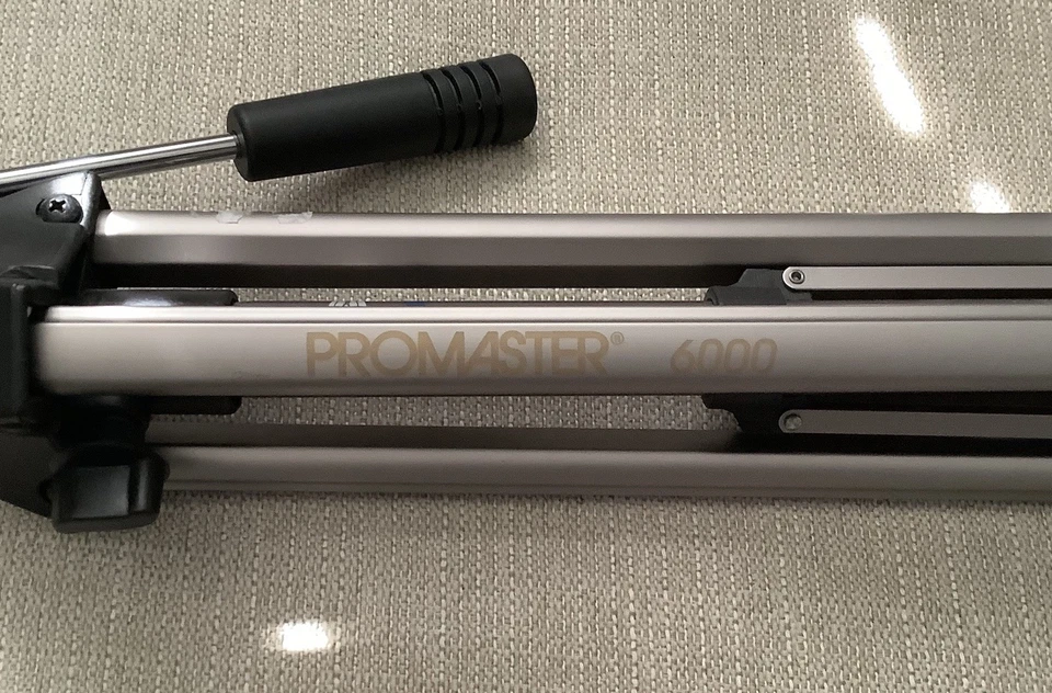 Tripod PROMASTER 6000 ~Silver Max 29" Adjustable Height in Very Good Condition - Image 3 of 4