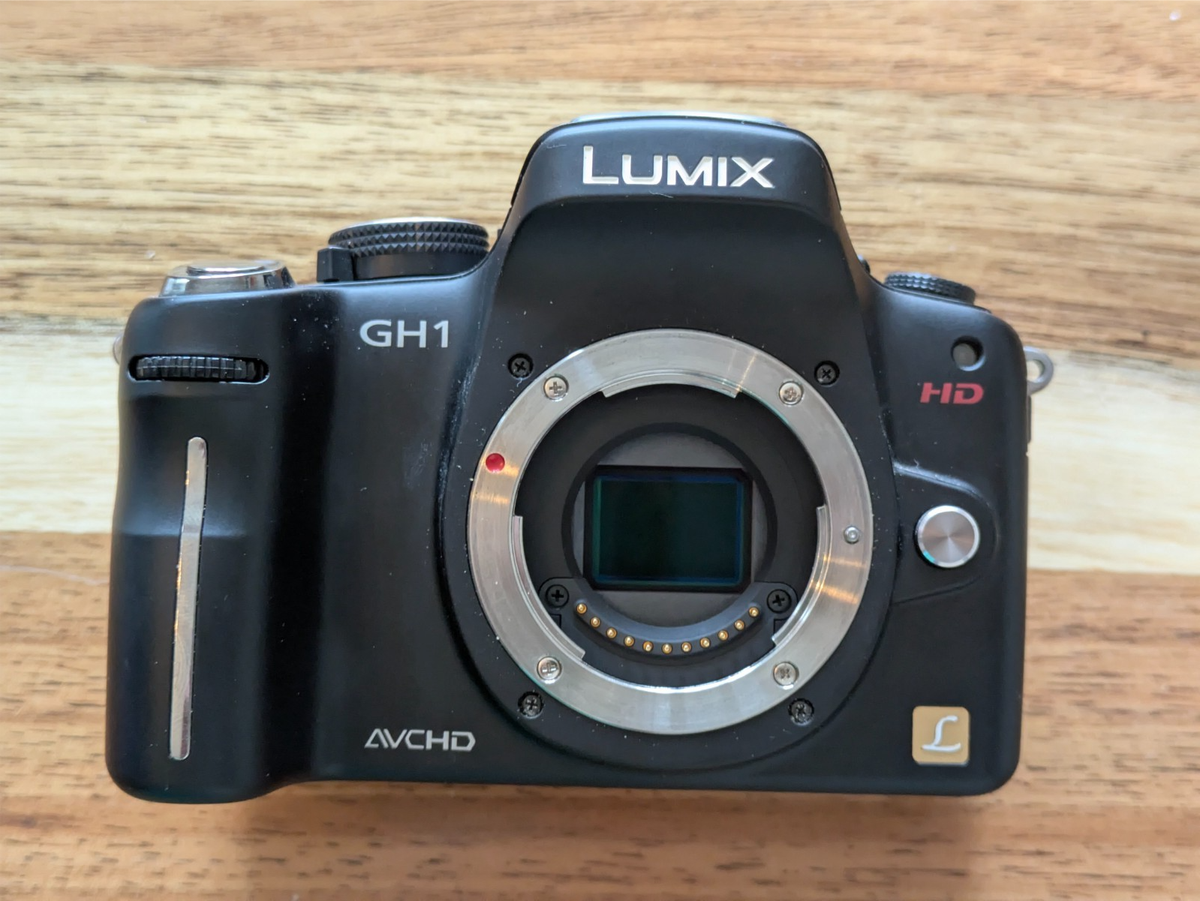 Panasonic LUMIX DMC−GH1 Panasonic LUMIX DMC-GH1 12.1MP Digital Camera - Black (Body Only