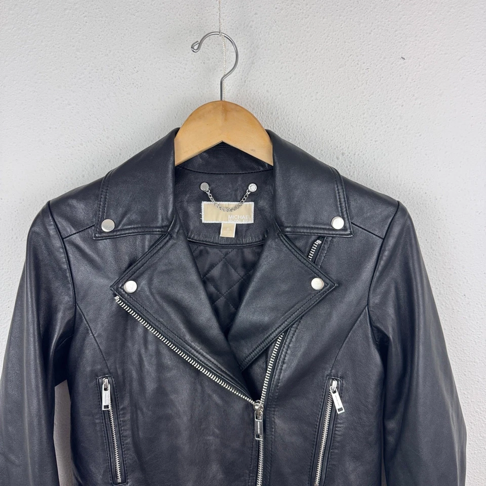 Chaqueta de moto Michael Kors de cuero de cordero negro con volantes para mujer S Foto 2 de 4