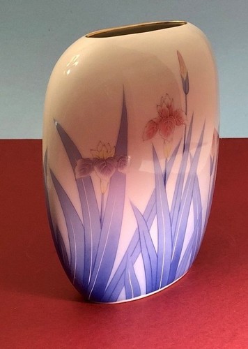 OTAGIRI (OMC) Porcelain Flat Vase Blue Leaves with Pink & Yellow Iris's / Japan - Picture 2 of 9