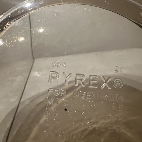Vintage Pyrex Amber Serving Bowl 024 Handles 8.5in Diameter 2 Liter Kitchen - Picture 5 of 5