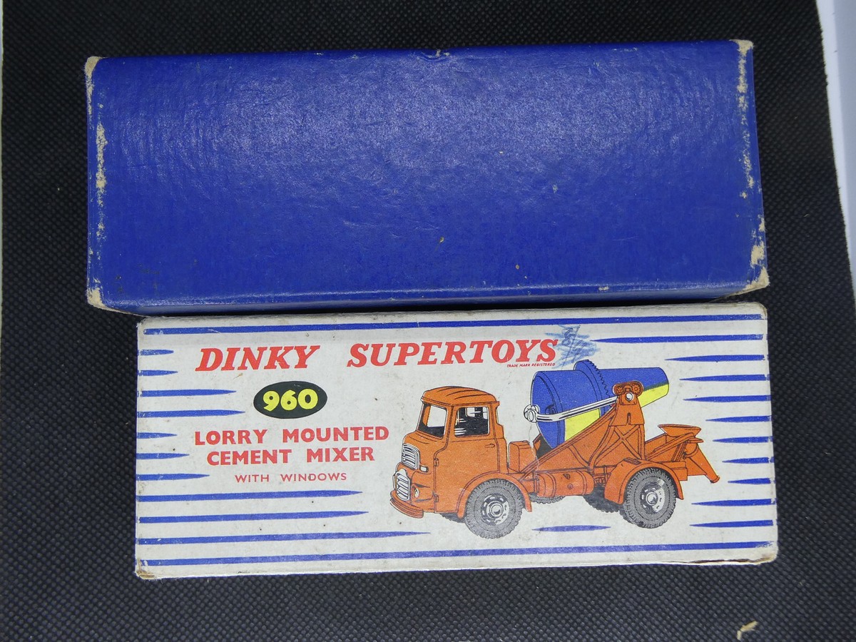 DINKY TOYS SUPERTOYS 960 ALBION CHIEFTAIN LORRY MOUNTED CEMENT