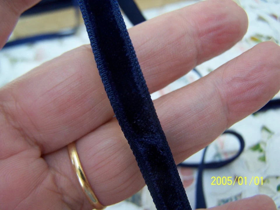 Ancien ruban/galon en velours ras. Bleu roy. Vendu au mètre. Superbe. Réf N°78 - Photo 4/4