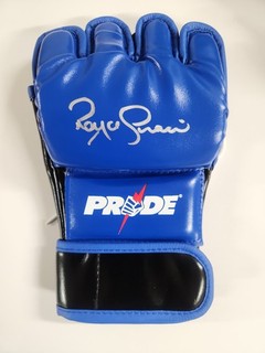 ROYCE GRACIE SIGNED AUTOGRAPHED MMA PRIDE GLOVE COA BAS BECKETT #BC80876