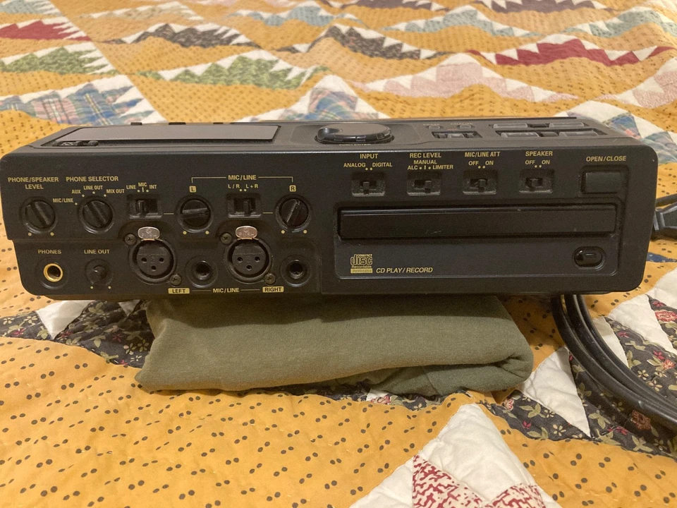 Marantz PROFESSIONAL CD Recorder CDR300 Balanced and Unbalanced Inputs. - Image 2 of 4