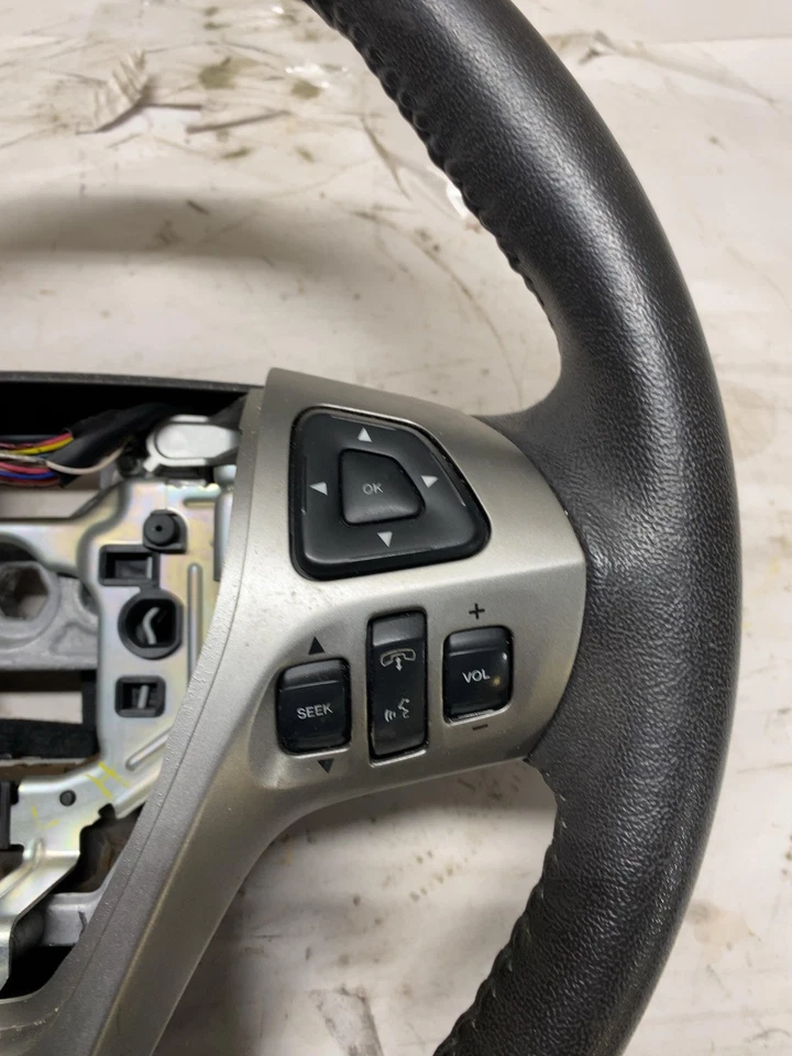 Volante FORD TAURUS 13-18 CUERO SIN CALOR SIN MADERA DG1Z3600BA Foto 2 de 4