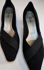 ROS HOMMERSON Black CLASSIC DRESSY PUMP 11W H33601 Sleek 2.5" Heel Band Accent 