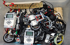 2 sets of Lego Mindstorms EV3 (45544) and 2 sets of expansion set (45560)